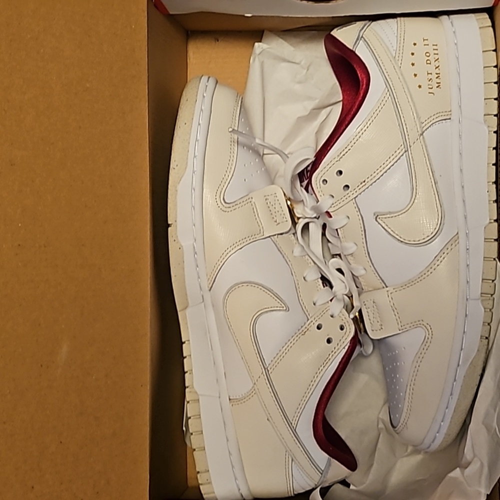 Wmns Nike Dunk Low Sisterhood